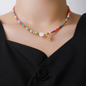 Collares iniciales estéticos Collar gargantilla con cuentas de corazón de amor colorido Collar de letras Y2K de acero inoxidable para <span class=keywords><strong>mi</strong></span> hija - Product Image 2