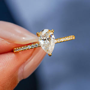 Anello Nuziale Minimalista Placcato Oro 18K con Moissanite VVS Colore D Taglio a Pera 1 Carato in Argento S925 Anello di Promessa per Donne con Certificato GRA - Product Image 4