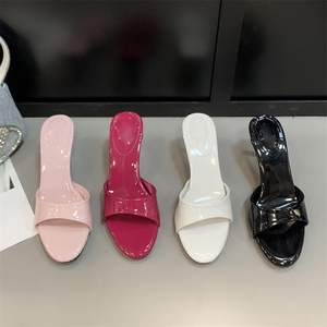 Sandalias de tacón alto elegantes de charol con correa al tobillo y diseño de punta abierta para verano 2025 - Product Image 1