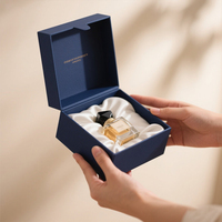 Boîte d'Emballage Cadeau Magnétique Rigide de Luxe Personnalisée en Forme de Livre pour Parfum et Cosmétiques en Vente en Gros avec Insert OEM
