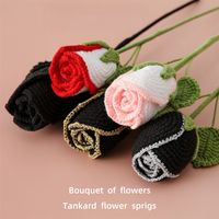 Rose Amigurumi Gothique Bicolore Faite à la Main, Cadeau Floral Romantique et Ténébreux pour Décoration de Vase et Bouquet