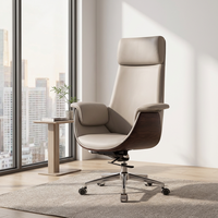 Chaise de bureau ergonomique minimaliste en cuir à dossier haut, pivotante, avec support lombaire réglable, design épuré pour espace de travail