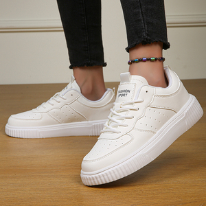 Zapatos informales para exteriores para mujer, zapatillas blancas para mujer, zapatos deportivos para primavera y otoño, zapatos de skate a la moda, cómodos zapatos de cuero - Product Image 1