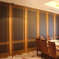 M & W Hotel Hall Conception de grain de bois Mur mobile coulissant et utilisable Salle de banquet insonorisée Cloisons de séparation mobiles avec porte de passage