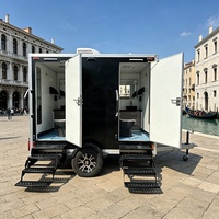 Offre Spéciale : Remorque Toilettes Mobiles de Luxe à 2 Cabines, Mono-essieu, avec Climatisation et Intérieur Noir, Idéale pour Événements Extérieurs et Mariages