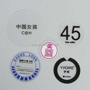 Étiquettes suspendues personnalisées en PVC et cuir imperméables pour sacs de vêtements et chaussures avec logo imprimé en sérigraphie - Product Image 2