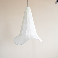 Lampe sur pied en tissu plissé Wabi Sabi, bord ondulé irrégulier, lampe sur pied conique, lumière décorative moderne pour salon, café