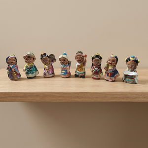 Ensemble de 8 aimants de réfrigérateur en forme de poupées tibétaines faites à la main, figurines ethniques traditionnelles en résine, souvenirs culturels, cadeaux de collection pour touristes - Product Image 2