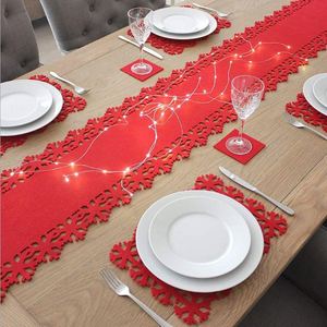 Ensemble de sets de table de Noël flocon de neige en non-tissé, chemin de table et sous-verres pour la décoration de table de Noël et de fêtes dans les hôtels - Product Image 4