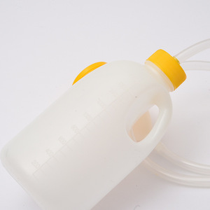Orinal Portátil de Plástico de 1700 ml con Tubo de 90 cm para Pacientes Postrados en Cama - Product Image 4