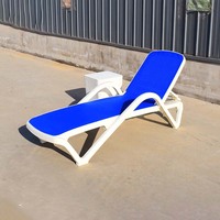 Chaises longues de plage pliantes en plastique modernes pour hôtel, mobilier d'extérieur, chaises longues de piscine, chaises longues de jardin, avec coussins