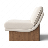 Chaise en tissu au design minimaliste FERLY, qualité artisanale, base en bois massif, salon