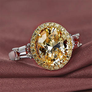 Anello da Cocktail F431 per Donna con Cristallo Taglio Ovale e Strass, Montatura in Oro, Gioiello Raffinato per Fidanzamento - Product Image 1