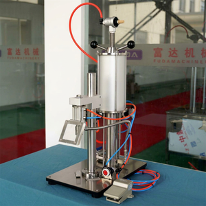 Nouvelle machine de remplissage pneumatique semi-automatique de bureau à petite échelle pour bidons en plastique chimiques avec pompe - Product Image 1