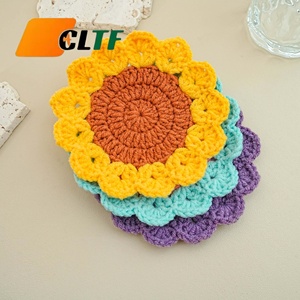 Posavasos de Ganchillo Hechos a Mano con Flores Tejidas, Posavasos para Macetas, Posavasos Decorativos Divertidos para Protección de Mesas, Decoración del Hogar - Product Image 1