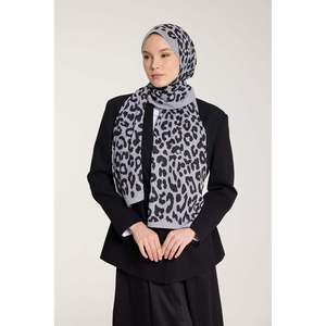 ผ้าคลุมฮิญาบลายเสือดาว สีเงินดำ น้ำหนักเบา ผลิตจากโพลีเอสเตอร์ สำหรับผู้หญิง ทรงยาว - Product Image 3