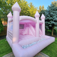 Château gonflable rose personnalisé pour fêtes, locations commerciales, en PVC, idéal pour mariages et événements