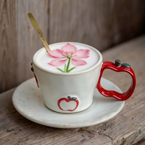 Juego de Tazas de Café de Cerámica con Forma de Manzana en Color Blanco Crema, Estilo Nórdico, para Regalo Navideño y Cafetería en Casa, Marca BAMBUS - Product Image 2