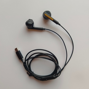 Audífonos para Teléfono Móvil con Envío Gratis, Estilo Nuevo y Económico, Audífonos Intrauditivos con Cable de 3.5mm, Material ABS - Product Image 1
