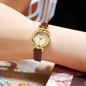 Montre pour femme minimaliste de niche avec un petit cadran, une touche de luxe, bracelet en cuir, montre à quartz - Product Image 3