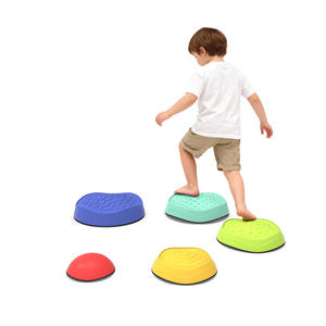 Juego de 5 Piedras de Paso Cilíndricas de Plástico Ecológico y Colorido para Niños de 5 a 7 Años, Circuito de Obstáculos Interior/Exterior que Mejora el Equilibrio - Product Image 6