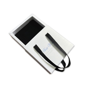 Boîte à bijoux pliante de luxe personnalisée par le fabricant avec impression de logo, pour bagues, colliers, boucles d'oreilles, avec insert en mousse - Product Image 5