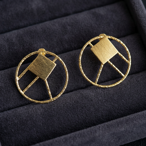 Boucles d'oreilles géométriques en laiton plaqué or faites à la main pour femmes, style hip-hop, pour fêtes et mariages - Product Image 3