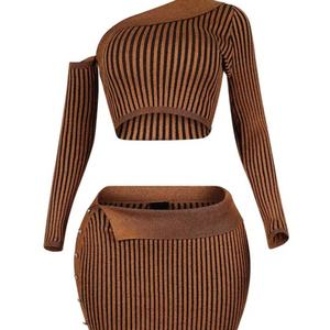 Nouvelle Collection : Ensemble Sexy en Maille – Haut Court Asymétrique et Mini-Jupe – Tenue Deux Pièces Chaude et de Haute Qualité pour Clubbing Personnalisé - Product Image 3