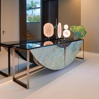 Table console de luxe au design rétro italien - sur mesure - pour mobilier de villa, marbre, entrée haut de gamme dans le salon