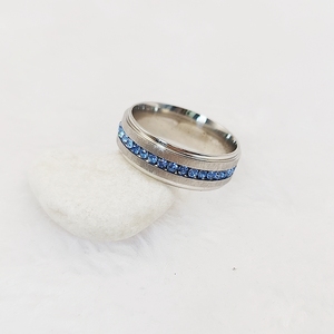 Unico 8mm Fasce di nozze coppia anelli per gli uomini e le donne in titanio 316L anello <span class=keywords><strong>chirurgico</strong></span> in <span class=keywords><strong>acciaio</strong></span> inox con pietre blu gioielli - Product Image 4