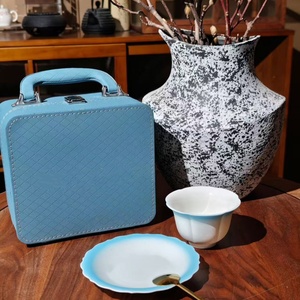 Ensemble tasse et soucoupe en céramique bleue classique avec boîte cadeau pour cadeaux et décoration intérieure - Product Image 1