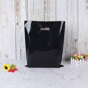 Logo personnalisé écologique PE sac à main en plastique transparent pour les vêtements à emporter et Shopping emballage cadeau - Product Image 1