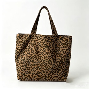 Nouvel Arrivage Sac Fourre-tout Imprimé Lettres Design Mode Sac d'Extérieur Quatre Saisons Sacs à Main de Luxe pour Femme en Toile Couleur Personnalisable - Product Image 2