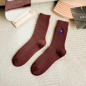 Chaussettes d'hiver pour femmes, logo brodé, coton épais, chaudes, unies, douces et moelleuses - Product Image 6