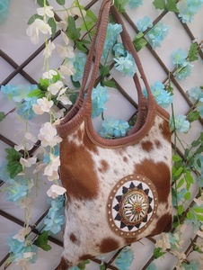 Bolso Tote de Hombro Casual de Cuero Genuino Marrón Hecho a Mano para Mujer con Forro de Algodón Premium y Cierre de Cremallera Resistente - Product Image 1