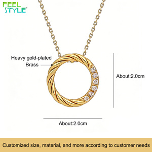 Collar con Colgante de Anillo del Destino, Diseño Cruzado Personalizado con Incrustaciones de Circonita Cúbica, Chapado en Oro de 18K PVD - Product Image 4
