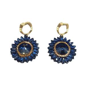 Boucles d'oreilles pendantes tendance en acier inoxydable 316L plaqué or PVD, design tournesol en cristal bleu, bijoux statement - Product Image 1