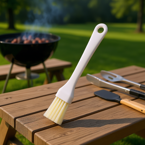 ชุดแปรงสำหรับอบและย่าง 6 ชิ้น สำหรับอุปกรณ์บาร์บีคิว พร้อมด้ามจับสีขาวและขนแปรงซิลิโคน - Product Image 3