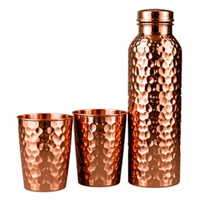 Botella de Agua de Cobre Martillado Hecha a Mano con Tapa y Juego de 2 Tazas, Botella Tradicional de Metal para Bebidas - Product Image 1