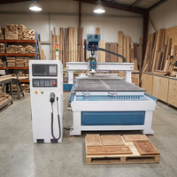 Machine de fraisage CNC pour bois ATC 2030 avec broche 9KW et table à vide pour le traitement des panneaux de portes d'armoires