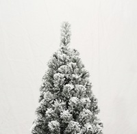 Sapin de Noël artificiel floqué pré-éclairé, sapin de Noël mince floqué de neige avec lumières LED chaudes pour la décoration des fêtes