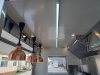 Nouveau Modèle Rôtissoire à Poulet Économique Camion Caravane Mobile Rapide Voiture Burger Bubble Tea Boutique Chariot Distributeur Kiosque à Café Intérieur Alimentaire