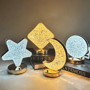 Nouvelle Lampe de Table LED en Acrylique de Luxe à Contrôle Tactile, Design Atmosphérique Lune et Étoiles, Fonctionnant sur Piles - Product Image 2