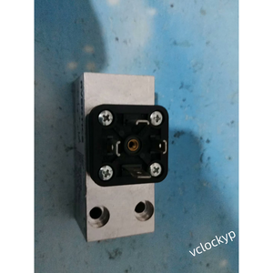 Aventics R412010718 Pneumatic Pressure <b>Switch</b>, 0.2-16 Bar <b>Used</b> - Product Image 3