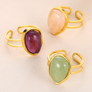 Bague ouverte en acier inoxydable plaqué or 18 carats avec pierre naturelle irrégulière, ajustable, anti-allergique, étanche et géométrique - Product Image 1