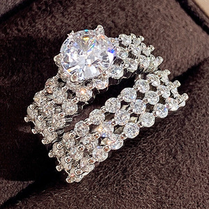Set di Anelli Scintillanti con Micro Pavé, Set di Fedi Nuziali e da Sera di Lusso - Product Image 4