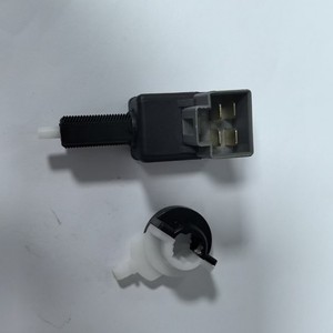 สวิตช์ไฟเบรคฮุนได 93810-3S000 สำหรับเปลี่ยนซ่อมสวิตช์อัตโนมัติพลาสติก - Product Image 3