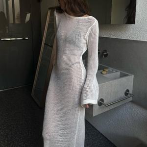 เดรสไหมพรมถักโครเชต์แขนยาวเปิดหลัง ดีไซน์เซ็กซี่  ผ้าฝ้าย 100% คุณภาพสูงสำหรับผู้หญิง  ชุดเดรสชายหาดฤดูร้อนแบบใหม่ - Product Image 1