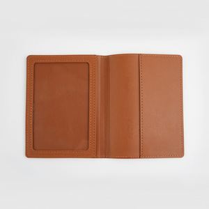 Ensemble de porte-passeports en cuir personnalisé et étiquette de bagage sur mesure pour cadeau familial - Product Image 5