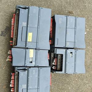 Contrôleur d'automatisation industrielle Siemens PLC 214-1ag40-0xb0 16 I/O 240 V - Product Image 1
